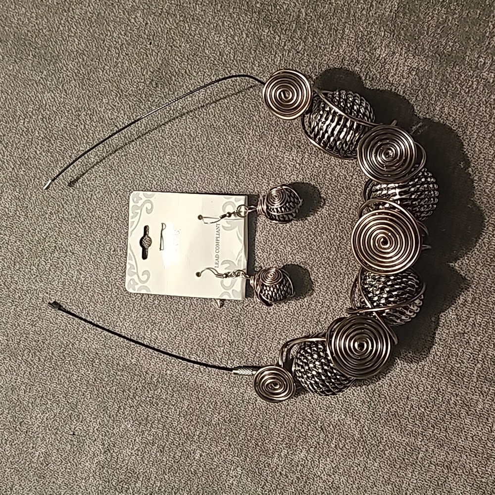 Big ball necklace with matching earrings